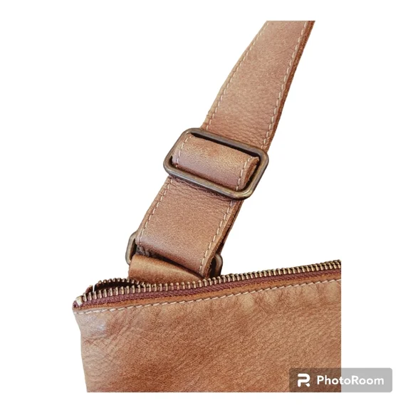 Vintage ROOTS Leather Crossbody Bag - Picture 6 of 11